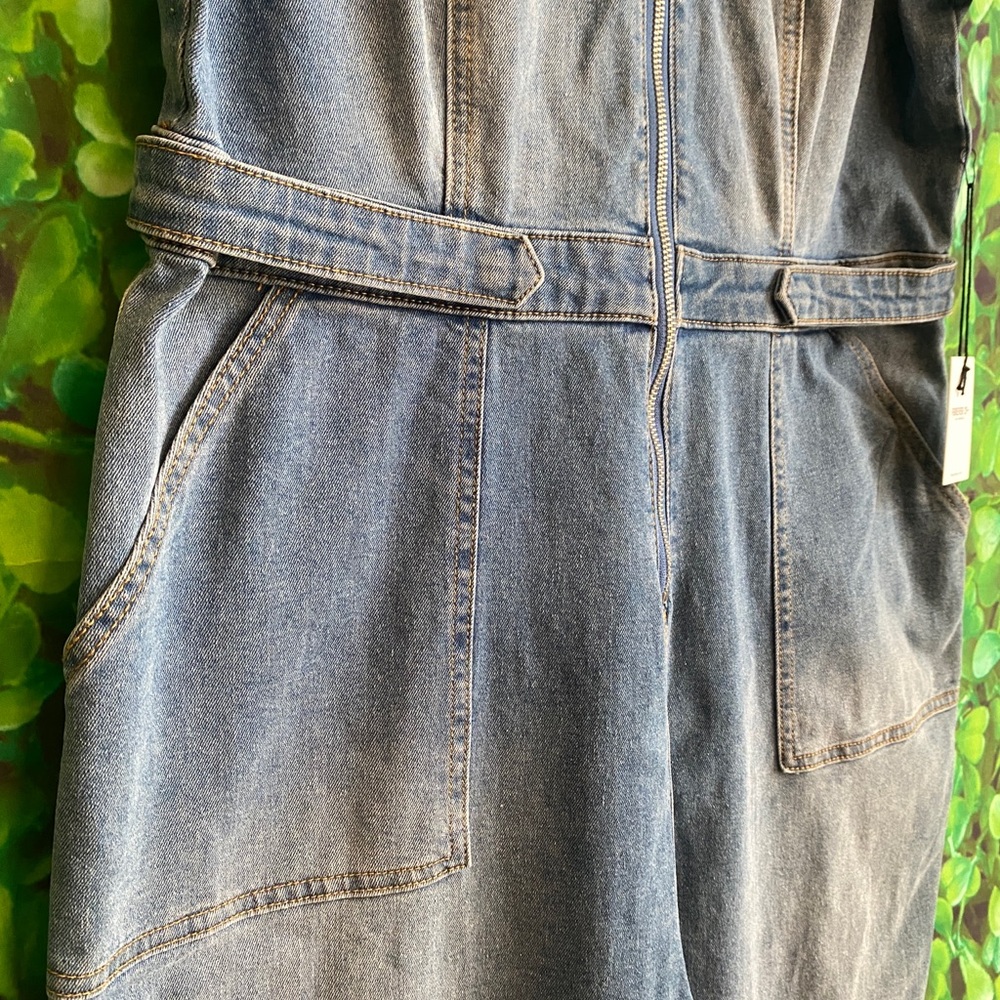 Forever 21 - NWT Short Sleeve Denim Jumpsuit(curvy size) - Picture 3 of 5